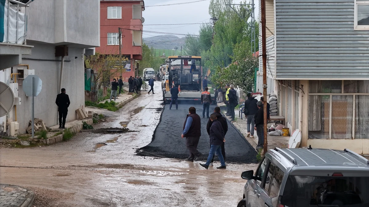 Büyükşehir Belediyesinden Sarız'da yol yapım ve onarım çalışması