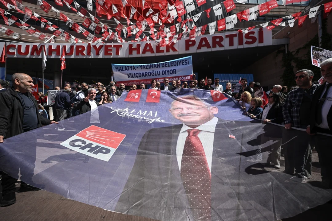 CHP'deki "Halkla Bayramlaşma" programı dolayısıyla partililer genel merkeze gelmeye başladı