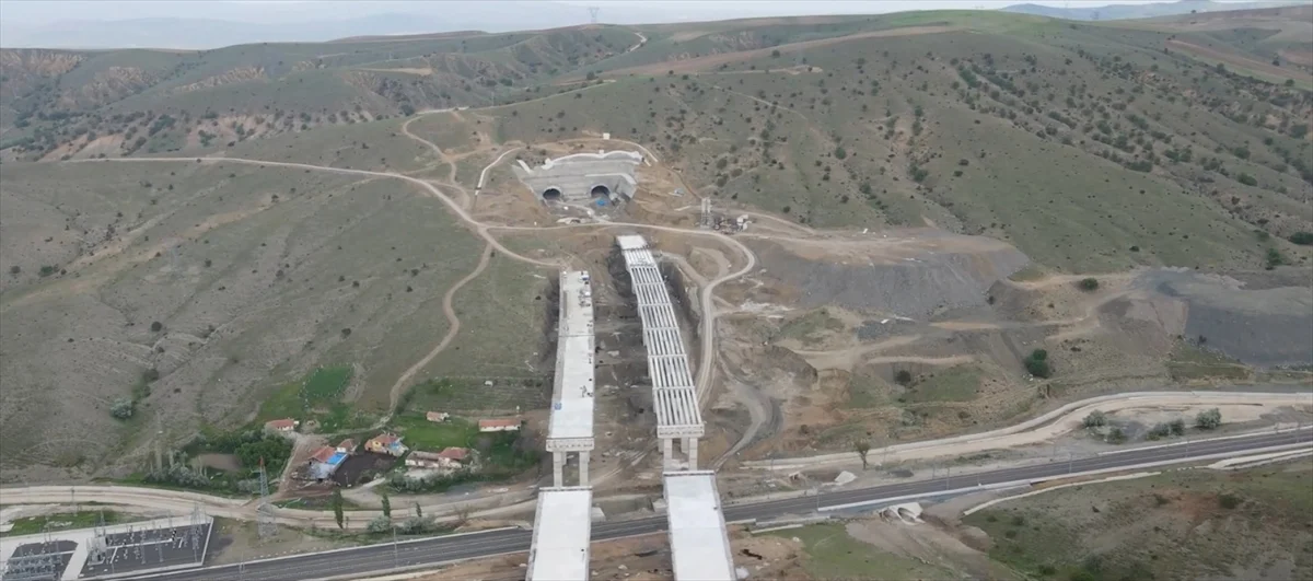 Kafkasya ve Orta Doğu'ya ulaşımı güçlendirecek Ankara-Kırıkkale-Delice Otoyolu'nda çalışmalar hızlandı