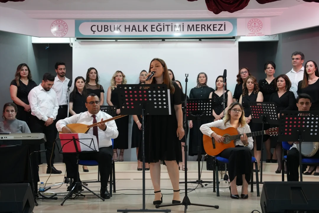 Ankara'da "Öğretmenler Korosu" konser verdi