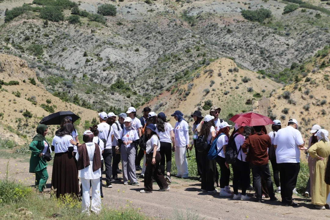 Üniversite öğrencileri TÜBİTAK destekli projeyle sahada eğitim görüyor