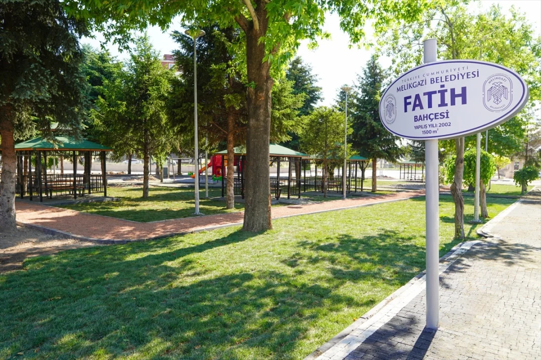 Melikgazi Belediyesi, Fatih Bahçesi’ndeki yenileme çalışmalarında sona yaklaştı