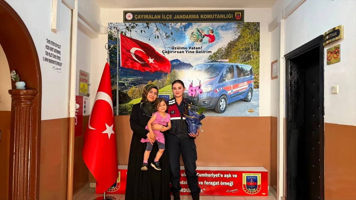 Kaybolduktan sonra bulunan Aybüke İnce'den jandarmaya teşekkür ziyareti