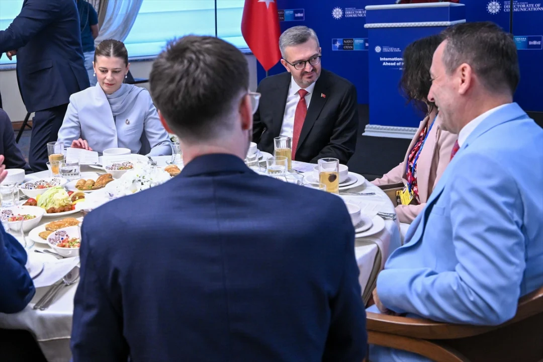Cumhurbaşkanlığı İletişim Başkanı Duran, NATO Zirvesi öncesi uluslararası basın mensuplarıyla yemekte buluştu
