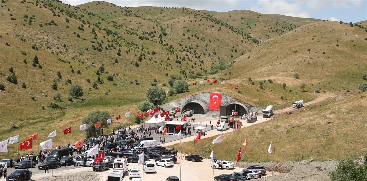 Bakan Uraloğlu, Sivas'ta Çamlıbel Tüneli Temel Atma Töreni'nde konuştu