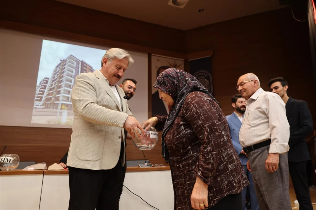 Melikgazi'de kentsel dönüşüm projesi kapsamında kura çekimi gerçekleştirildi