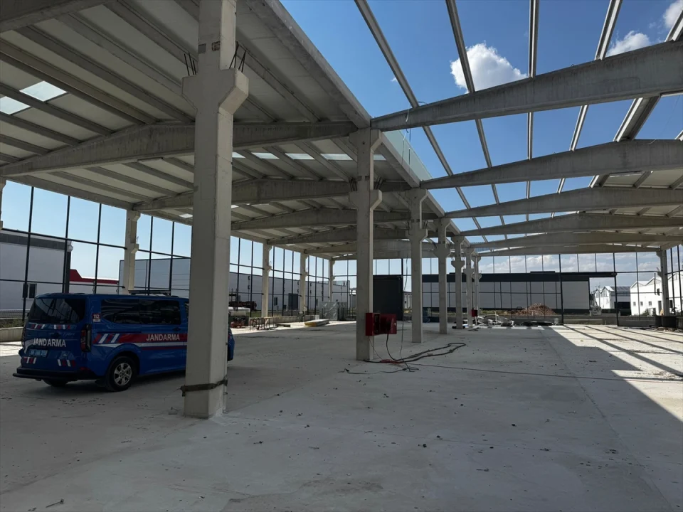 Aksaray'da çalıştığı fabrikanın çatısından düşen işçi öldü