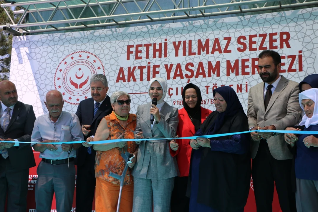 Bakan Göktaş, Eskişehir'de Yaşlı Aktif Yaşam Merkezi'nin açılışında konuştu