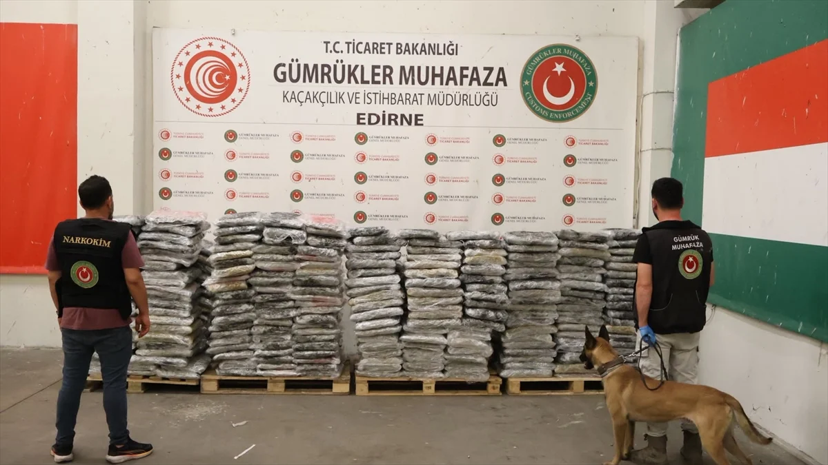 Kapıkule Gümrük Kapısı'nda 1,2 ton uyuşturucu ele geçirildi