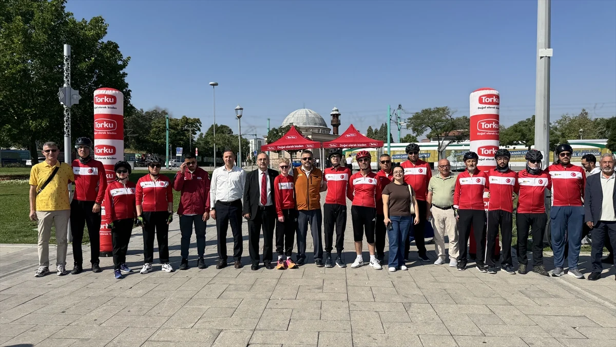 Görme engelliler, 15 Temmuz şehitleri için Konya'dan Ankara'ya pedal çeviriyor