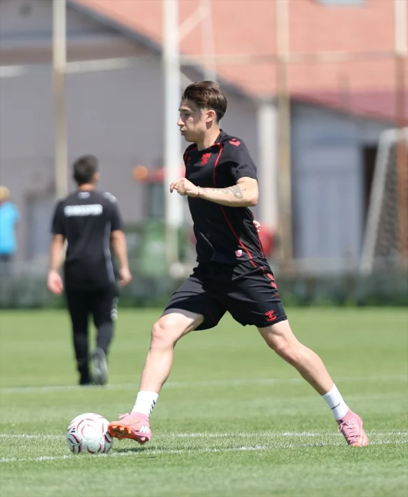 Sivasspor'un stoperi Mert Çelik, yeniden Süper Lig'e döneceklerine inanıyor