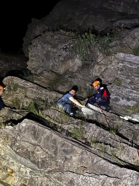 Sivas'ta dağda mahsur kalan kişiyi AFAD ekipleri kurtardı
