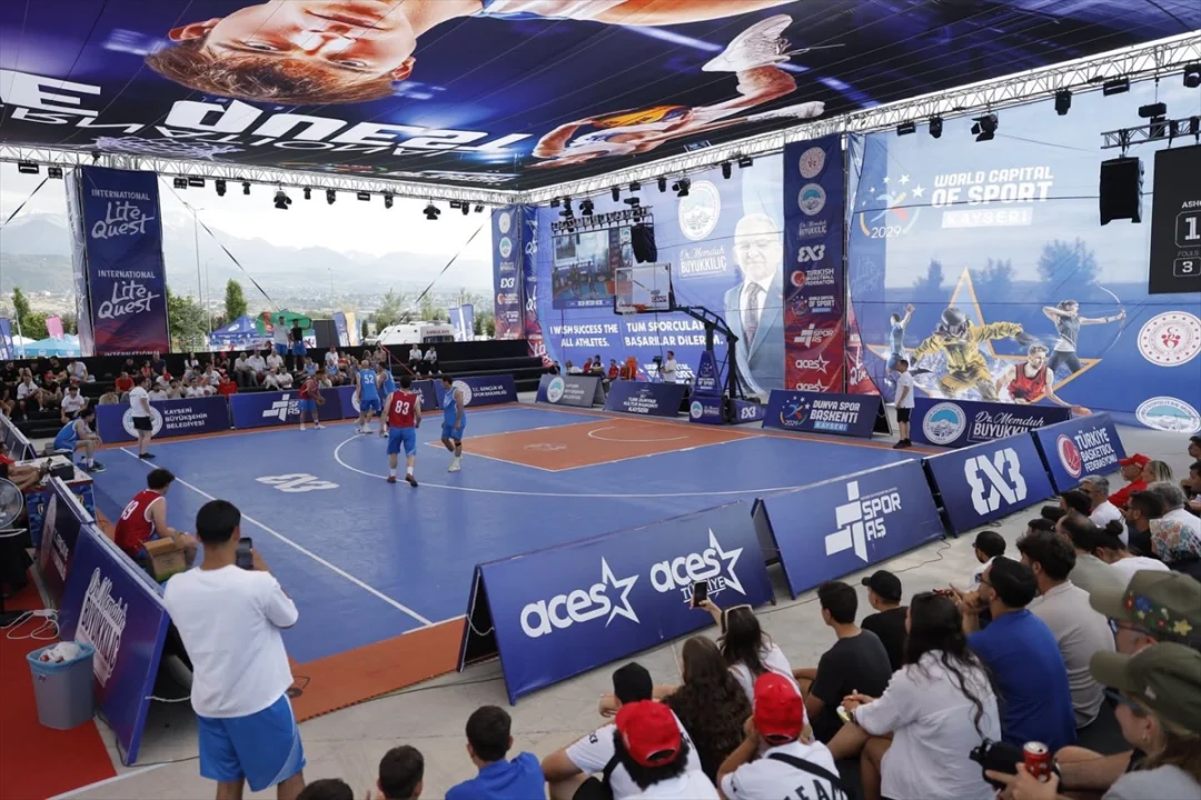 Başkan Büyükkılıç, Lite Quest 3x3 Uluslararası Basketbol Turnuvası'nı takip etti