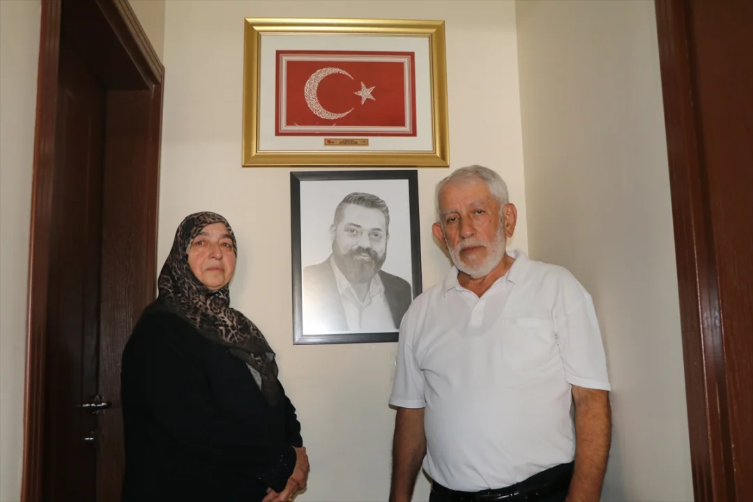 FETÖ'NÜN 15 TEMMUZ DARBE GİRİŞİMİNİN 10. YILI - Şehit evlatlarının kabrine yakın olmak için hayatlarını köyde kurdular