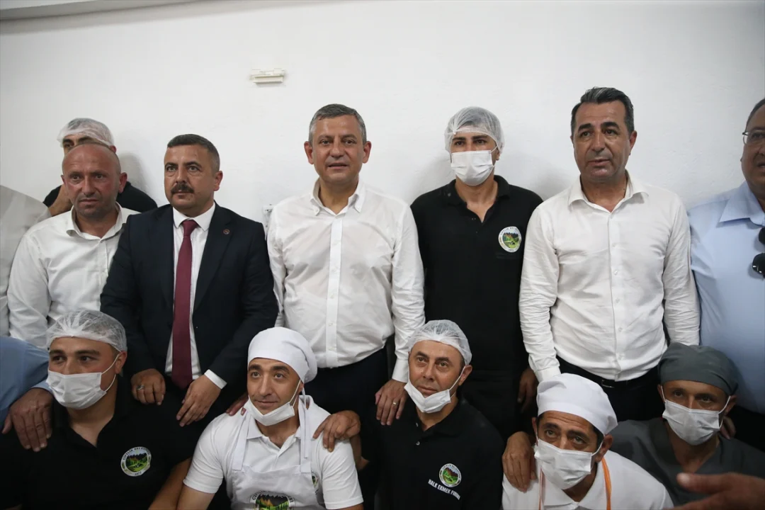 CHP Grup Başkanı Özel, Niğde'de ziyaretlerde bulundu