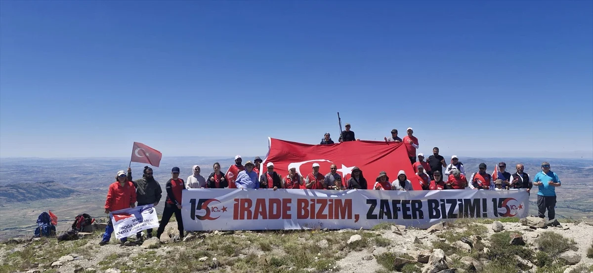 Sivas'ta 15 Temmuz şehitleri anısına Yıldız Dağı'na tırmanış gerçekleştirildi