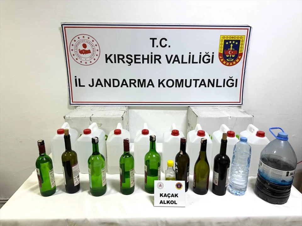 Kırşehir'de 40 litre etil alkol ve 8 litre sahte içki ele geçirildi