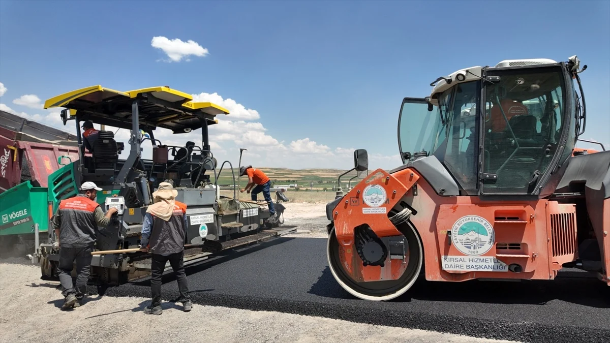 Kayseri Büyükşehir Belediyesinin yol çalışmaları devam ediyor