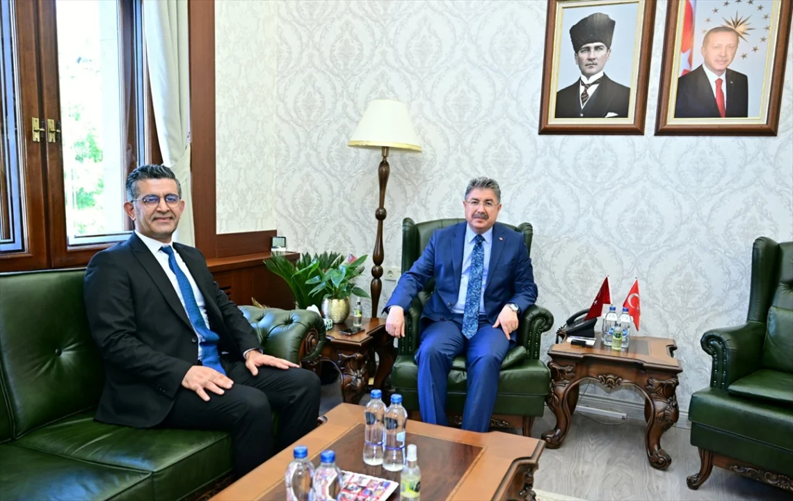 Eskişehir Valisi Yılmaz, İletişim Başkanlığı Afyonkarahisar Bölge Müdürü Süt'ü kabul etti