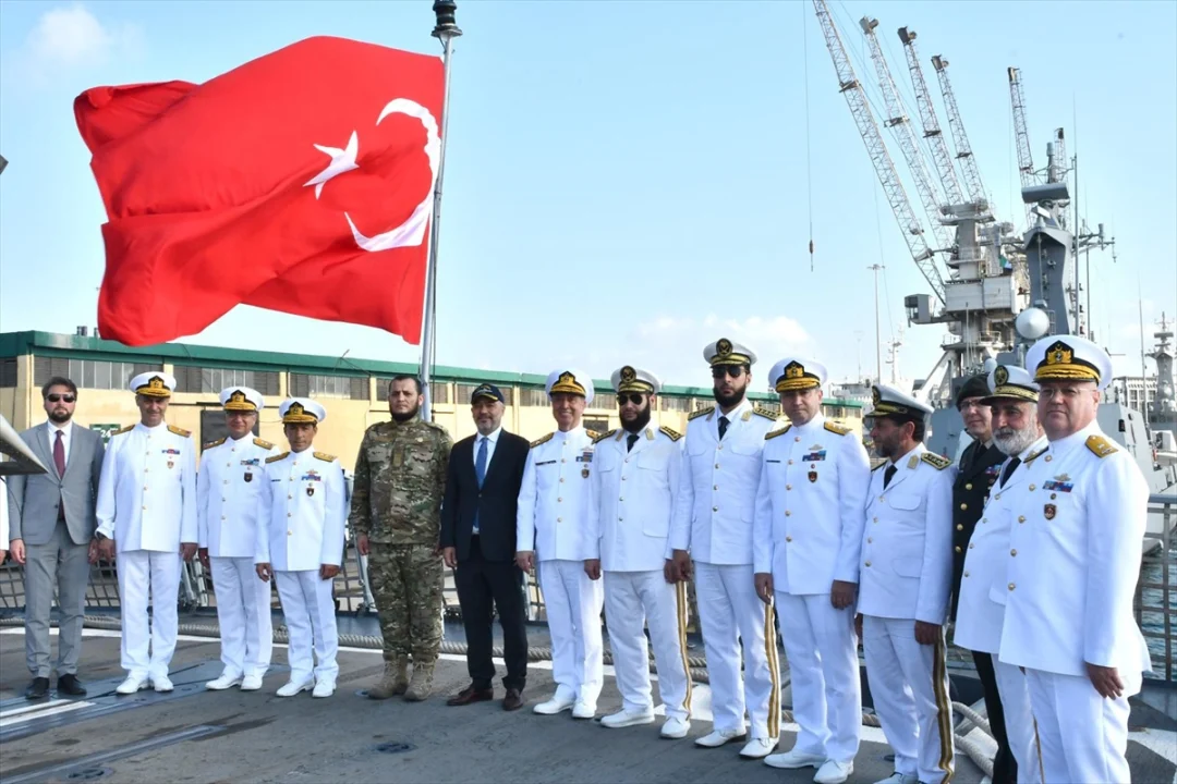 Deniz Kuvvetleri Komutanı Oramiral Tatlıoğlu, TCG İstanbul fırkateyni ile Lazkiye'yi ziyaret etti
