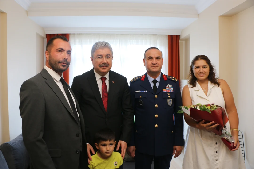 Eskişehir Valisi Erdinç Yılmaz, 15 Temmuz gazilerini ziyaret etti