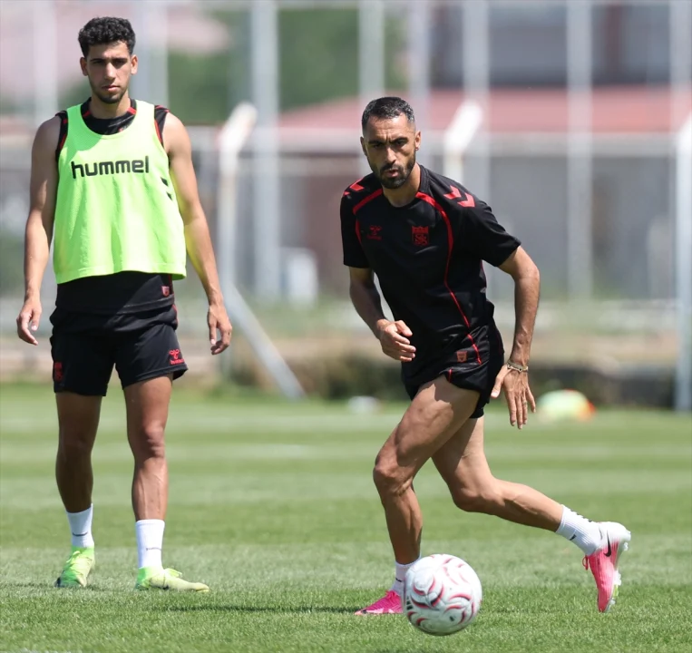 Sivasspor'un takım kaptanı Uğur Çiftçi, yeni sezondan ümitli