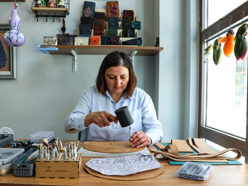 Kızılcahamam'daki Hanımlar Sanat Sokağı'nda kadın emeği ekonomiye dönüşüyor
