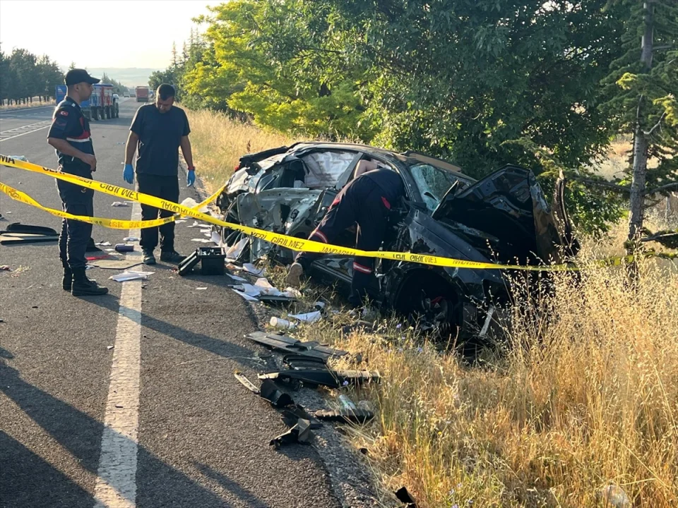 Nevşehir'de devrilen otomobildeki gurbetçi aileden 3 kişi öldü, 1 kişi yaralandı