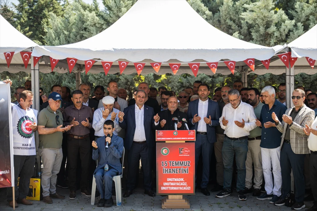 HAK-İŞ, 15 Temmuz şehitlerini kabirleri başında andı