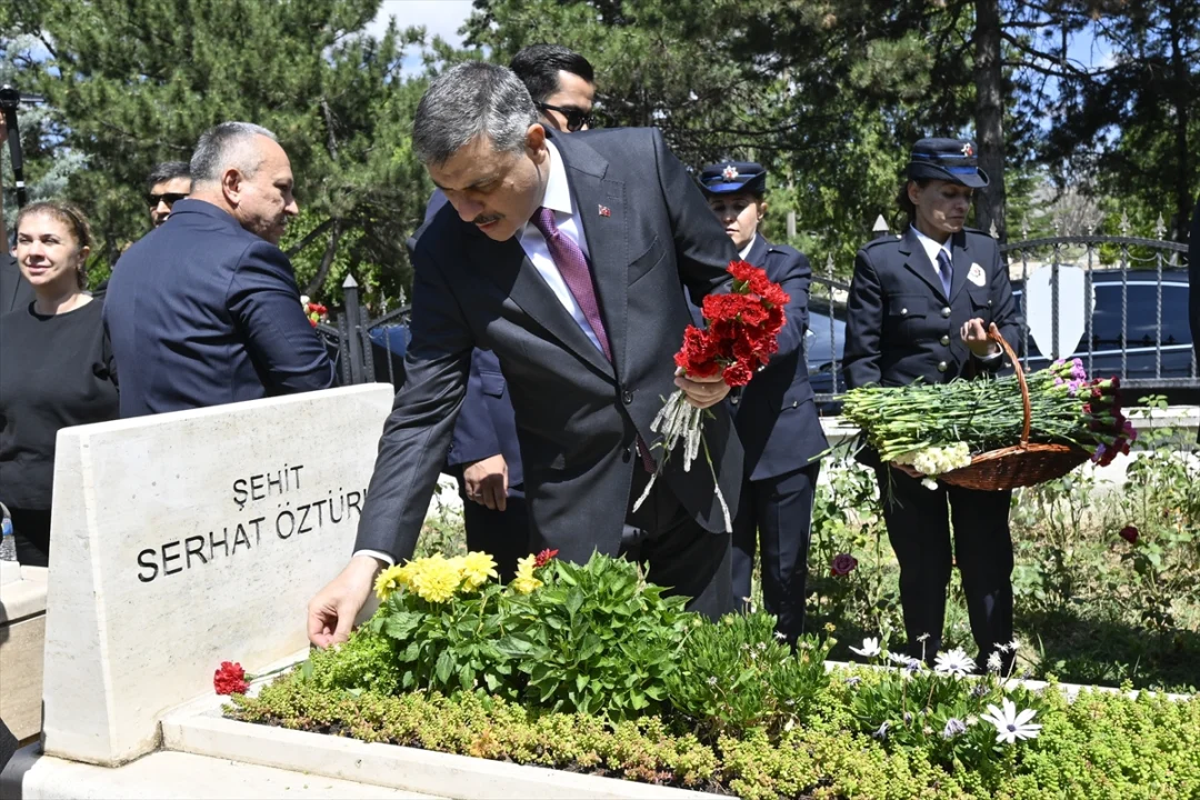 Bakan Çiftçi, 15 Temmuz Şehitliği'ndeki anma törenine katıldı