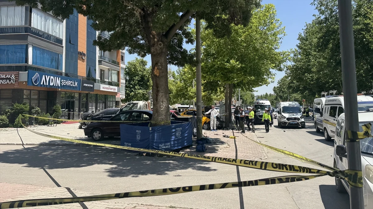 Konya'da taksinin çarptığı anne ve kızı hayatını kaybetti