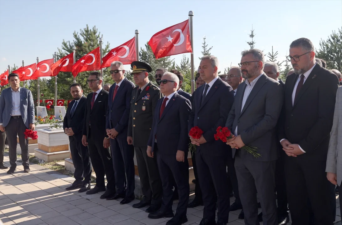 Sivas ve Kırıkkale'de 15 Temmuz dolayısıyla şehitlikler ziyaret edildi