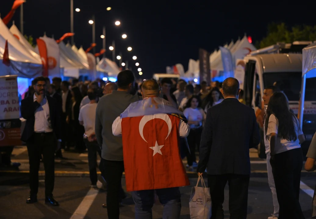 15 Temmuz'un 10. yılında vatandaşlar Cumhurbaşkanlığı Külliyesi'nde nöbet tuttu