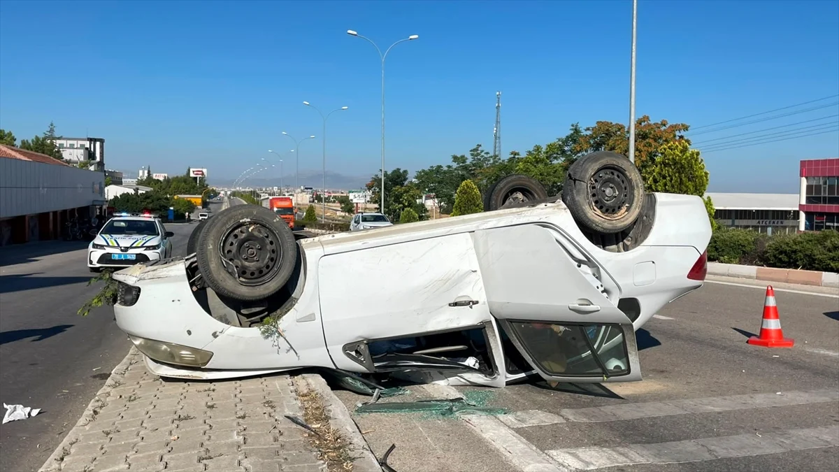 Karaman'da otomobilin takla attığı kazada 5 kişi yaralandı