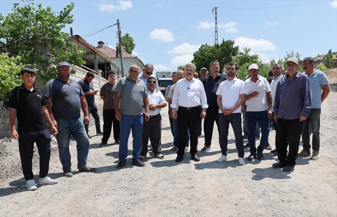 Başkan Palancıoğlu, Sarımsaklı Mahallesi'ndeki çalışmaları inceledi