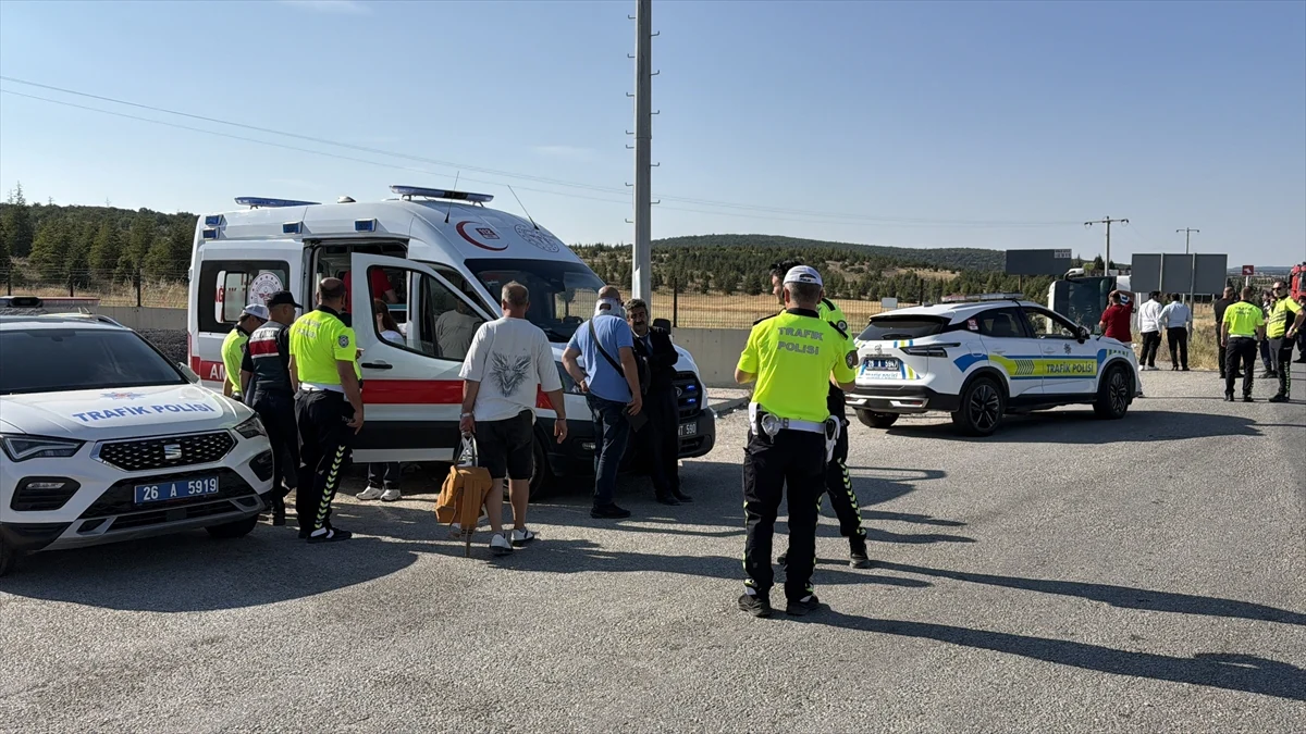 Eskişehir'de yolcu otobüsü şarampole devrildi
