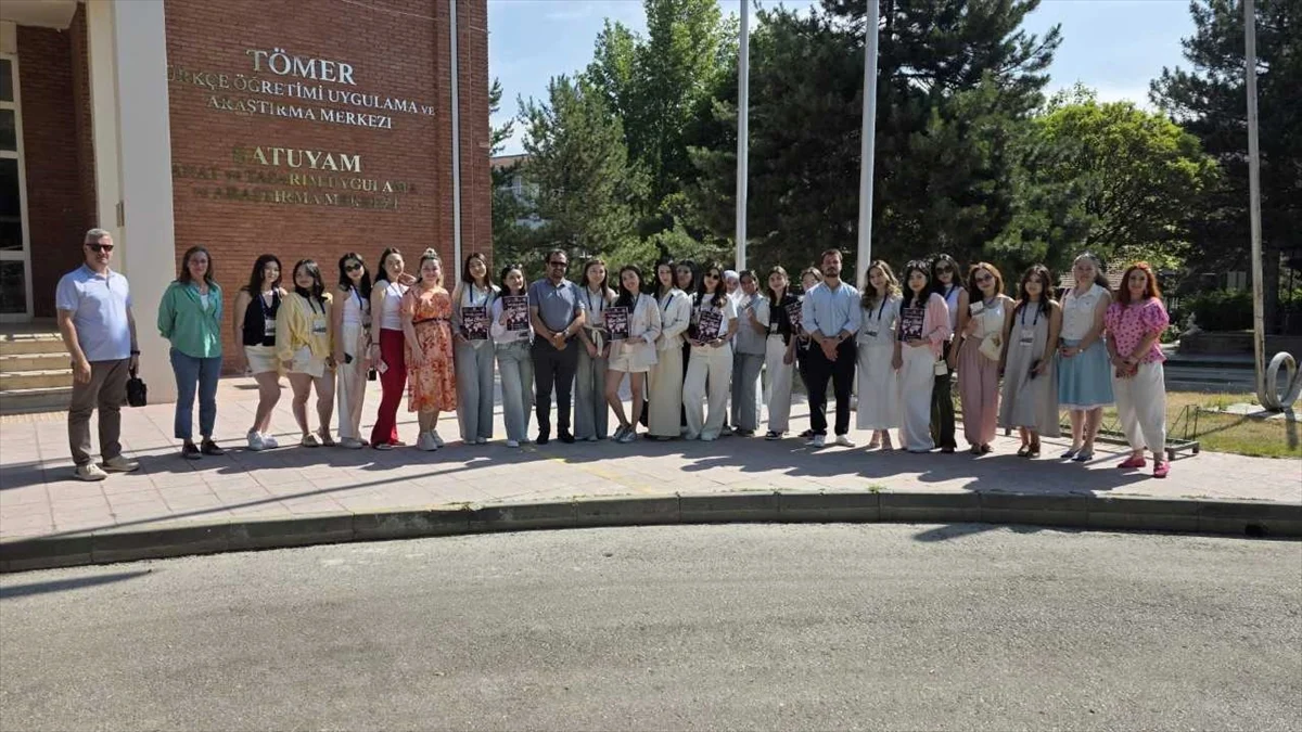 Kazakistanlı öğrenciler Anadolu Üniversitesinde Türk dili ve kültürünü deneyimledi