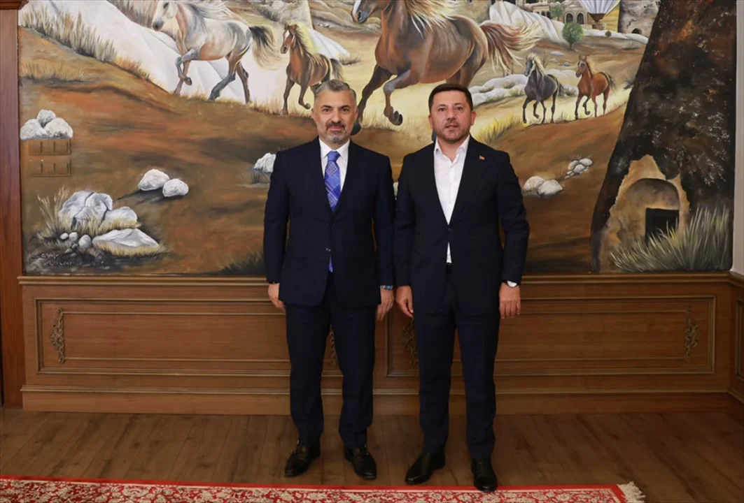 Türk Telekom CEO'su Şahin, Nevşehir Belediye Başkanı Arı'yı ziyaret etti