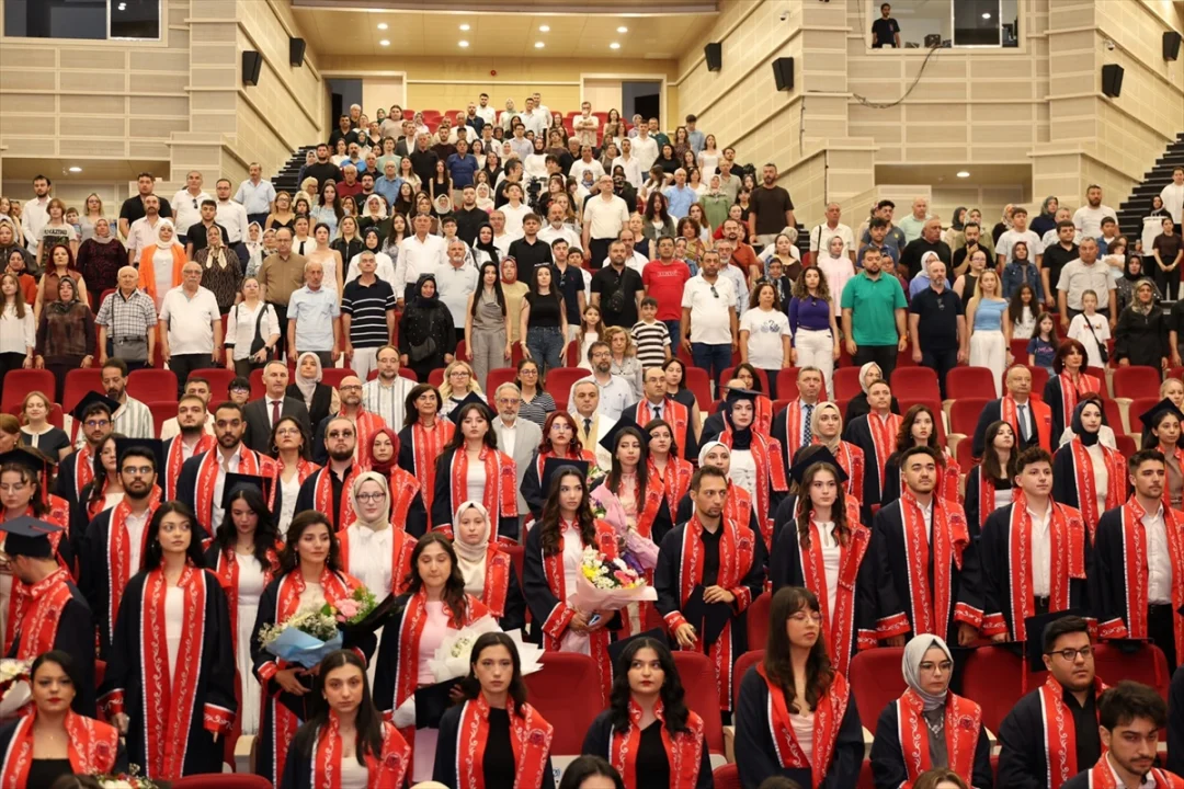 Erciyes Üniversitesi Edebiyat Fakültesinde mezuniyet töreni düzenlendi