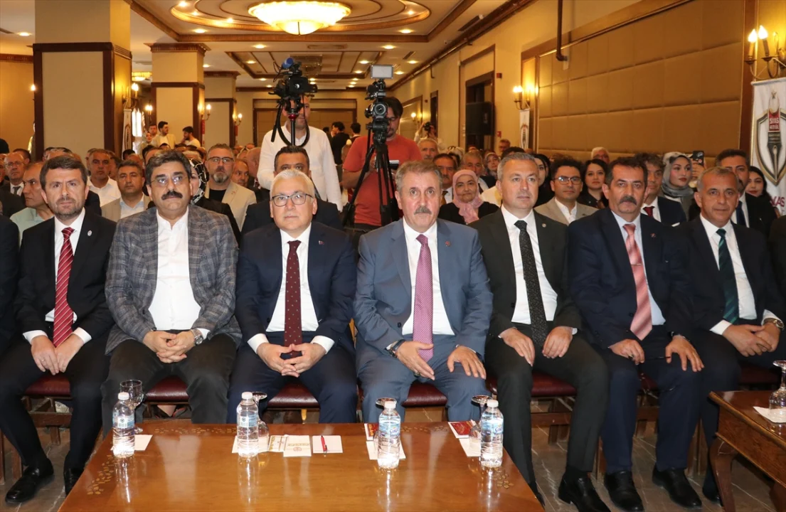 Sivas'ta "İsmail Güneş Basın Ödülleri" sahiplerini buldu