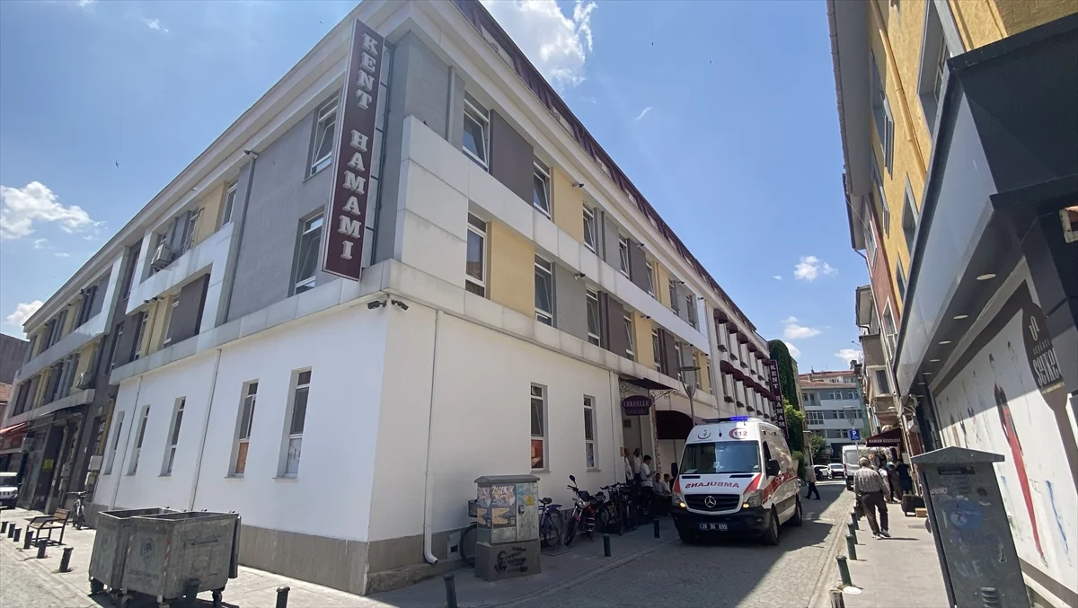 Eskişehir'de hamamın havuzunda hareketsiz halde bulunan kişi hastanede öldü