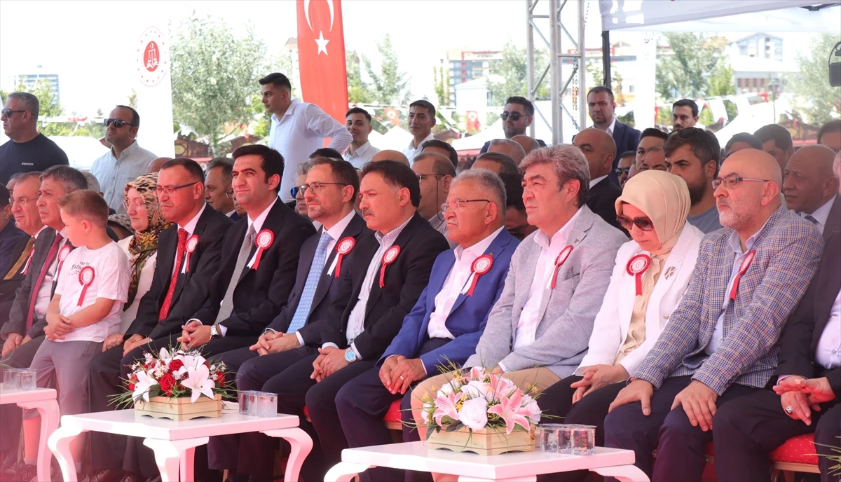 İşyurtları Ürün ve El Sanatları Fuarı Kayseri'de açıldı