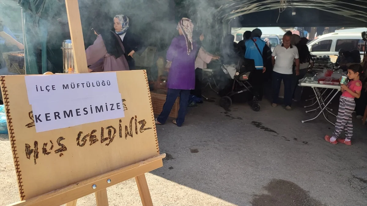 Sarıoğlan'da "Hayır Çarşısı" kermesi düzenlendi