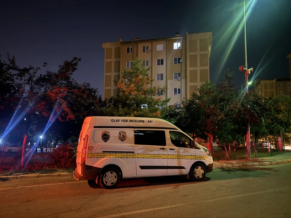 Kayseri'de üçüncü kattan düşen 3 yaşındaki çocuk ağır yaralandı