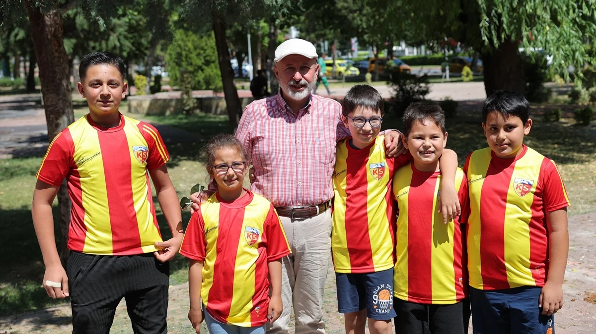 Kocasinan Belediyesi eski parkları yeniliyor