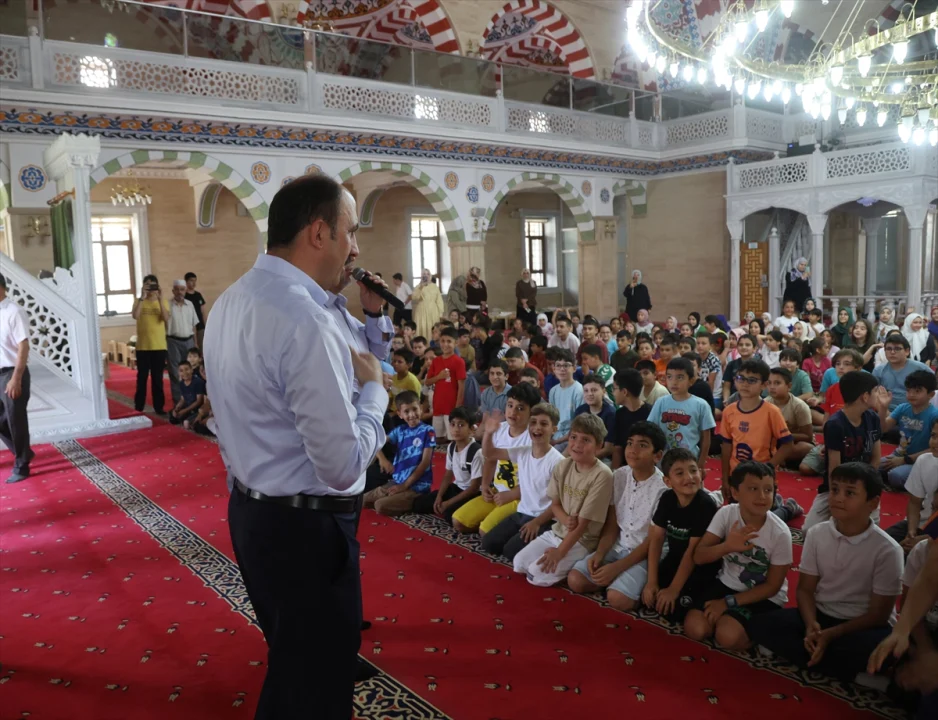 Konya Büyük Şehir Belediye Başkanı Altay, Kur'an kursu öğrencileriyle buluştu