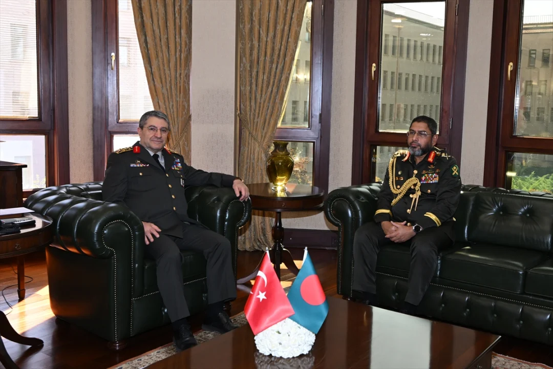 Genelkurmay Başkanı Bayraktaroğlu, Bangladeş Kara Kuvvetleri Komutanı'nı kabul etti