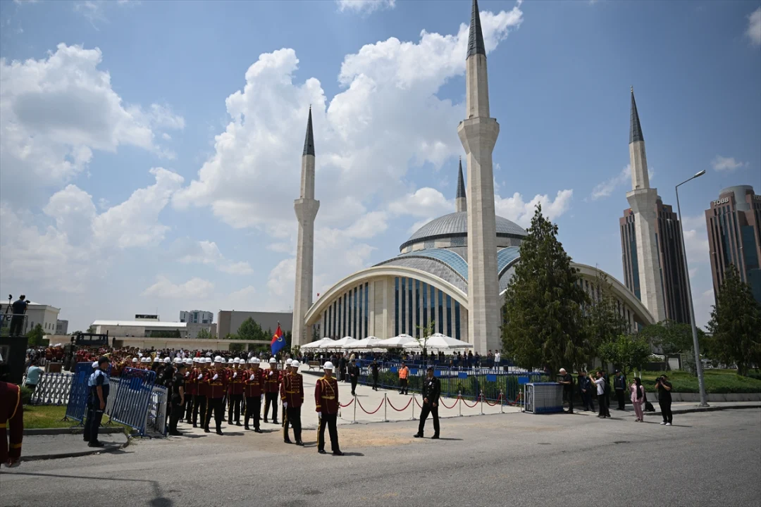 Ankara'da kaza kırıma uğrayan helikopterde hayatını kaybeden pilot son yolculuğuna uğurlandı