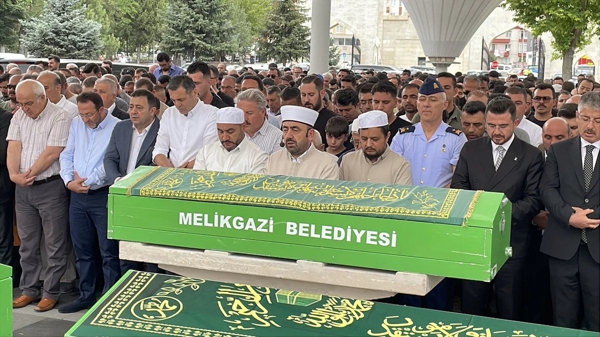 GÜNCELLEME - Bisikletten düşen belediye özel kalem müdürü yaşamını yitirdi
