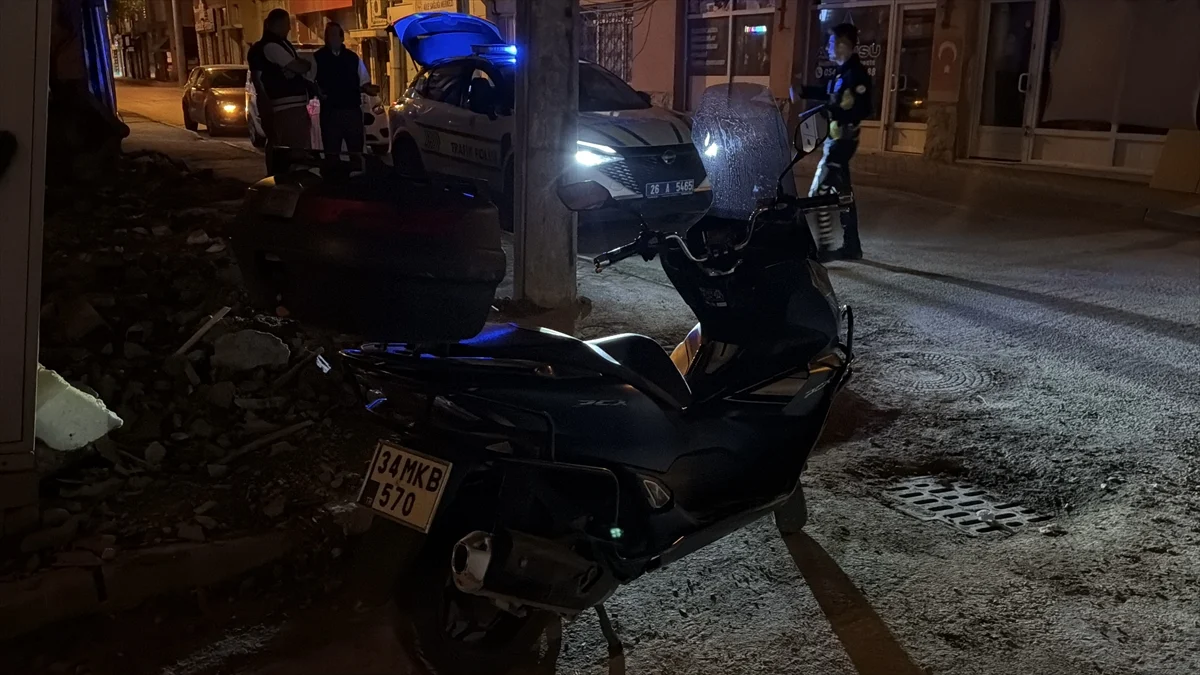 Eskişehir’de otomobille çarpışan motosikletin sürücüsü yaralandı